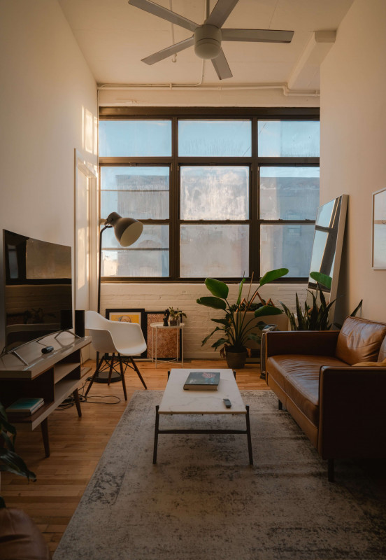 投资一个工作室，一个两室公寓或更大的表面面积？