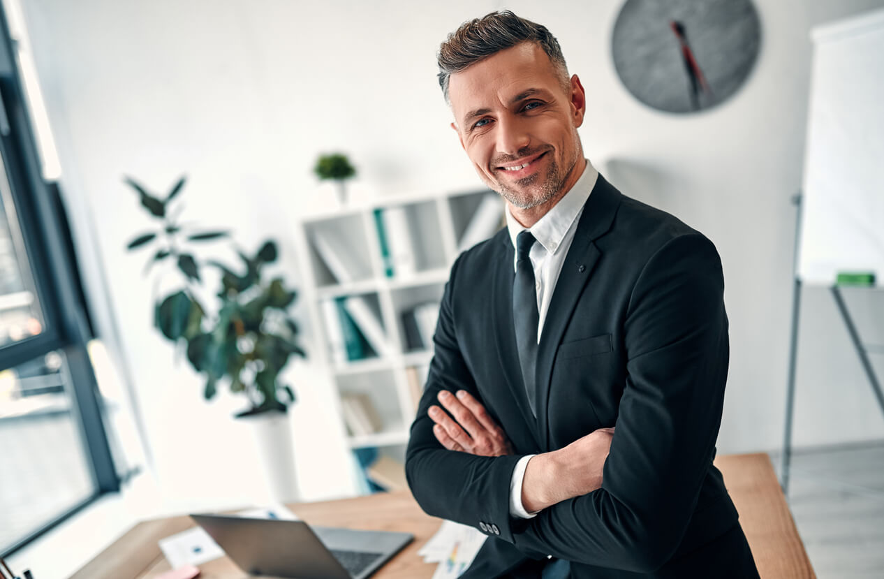 Une personne dans un bureau illustrant le profil d’investisseur.