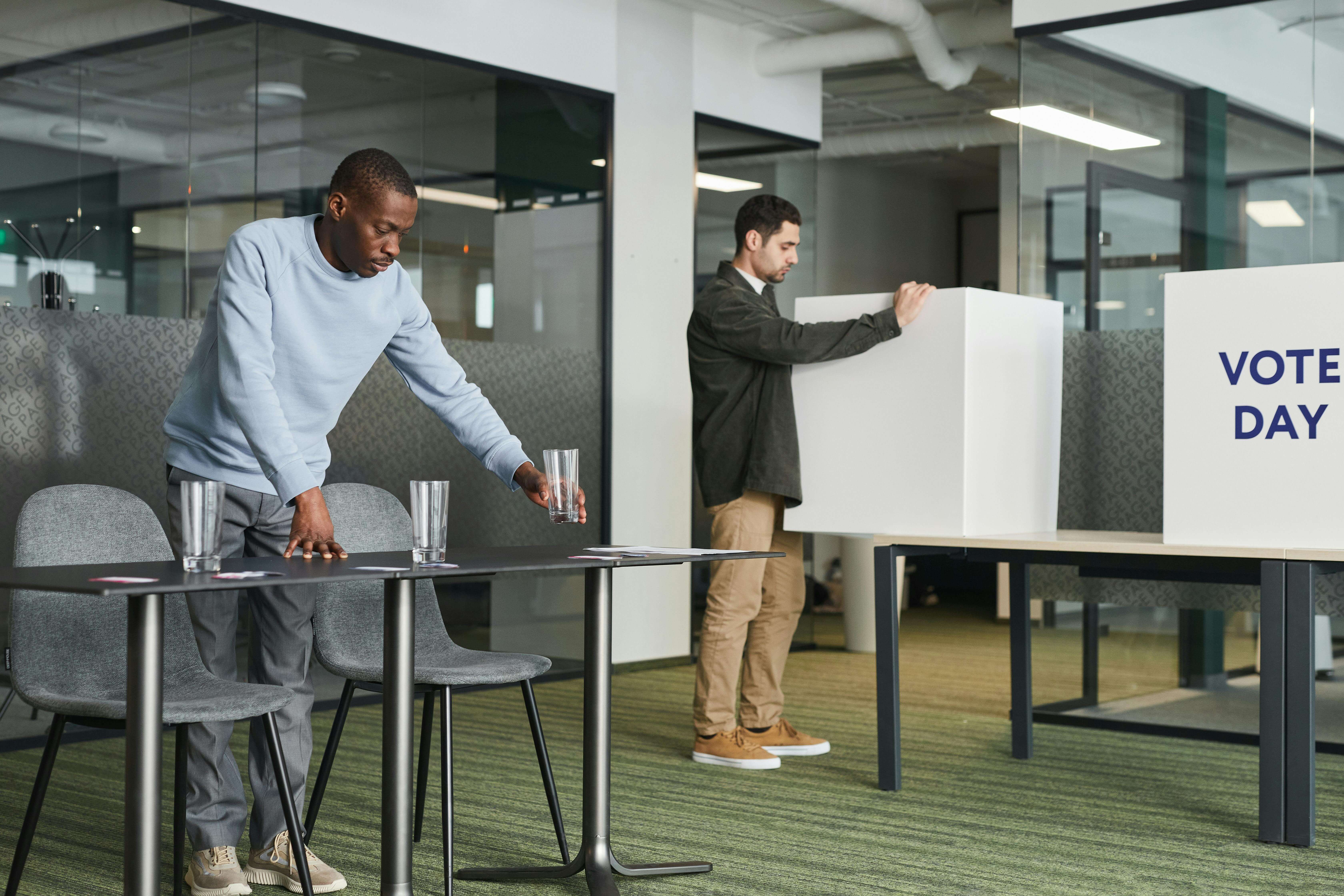 Organisation d'un espace de vote en entreprise, étape essentielle dans les processus liés à la cession de parts sociales formalités, garantissant transparence et équité.